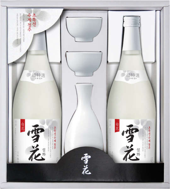 71년 전통 차례주 백화수복(사진 위), 아래는 설화세트.